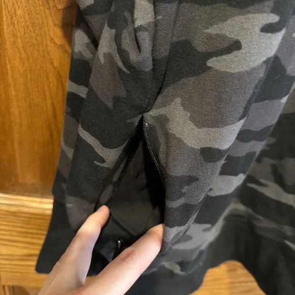 ATHLETA Camo Sweatshirt Pullover Crewneck Long‎ Sleeve Activewear Women - Picture 3 of 7